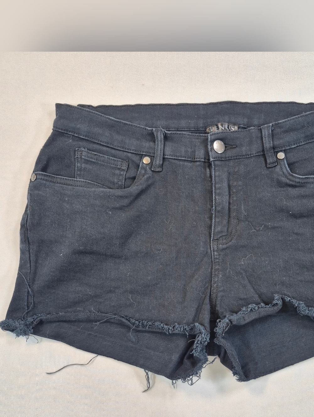 Venus Jean Short Shorts Women’s Size 12 Black Denim Cutoff